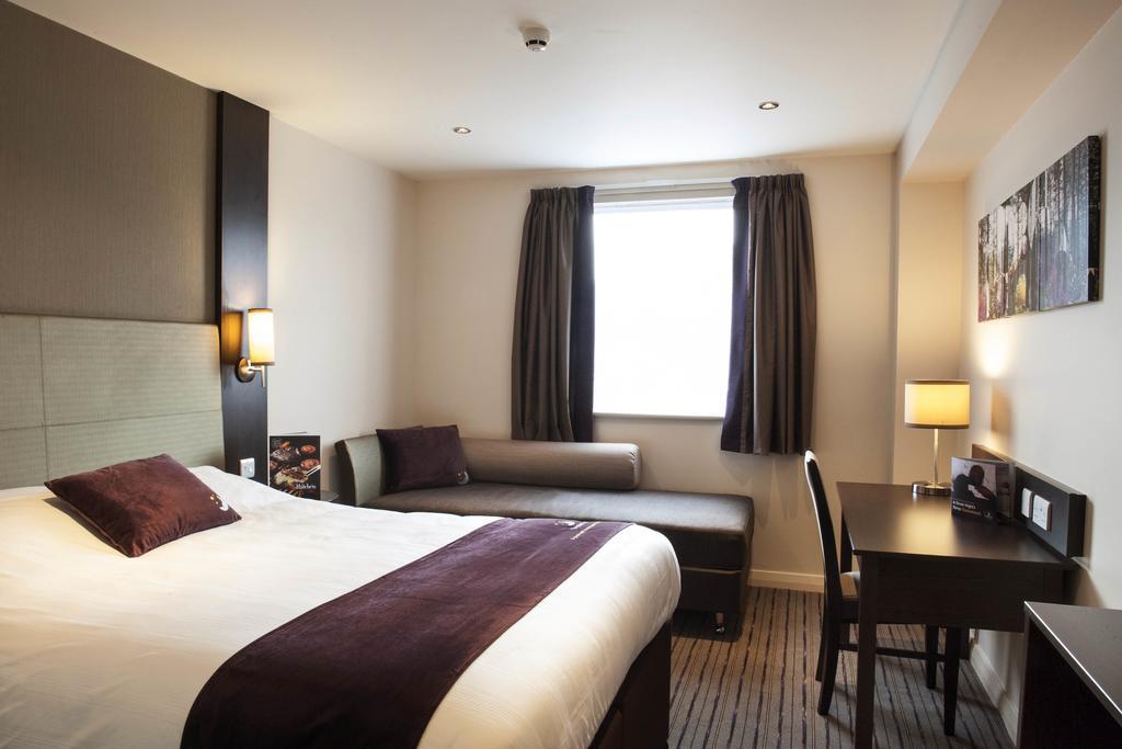 Premier Inn Inverness East Номер фото