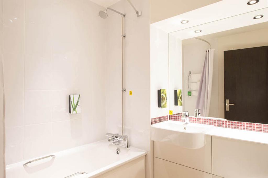 Premier Inn Inverness East Экстерьер фото